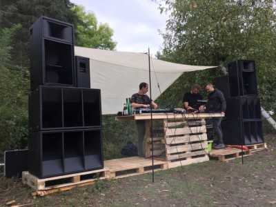 Limmer 215 bestückt mit B&C 15NW100
Limmer 302 bestückt mit JBL e120
JBL 2385A bestückt mit B&C DE700